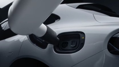 Ladebuchse: Xiaomi will mit Roboterarm E-Autos aufladen