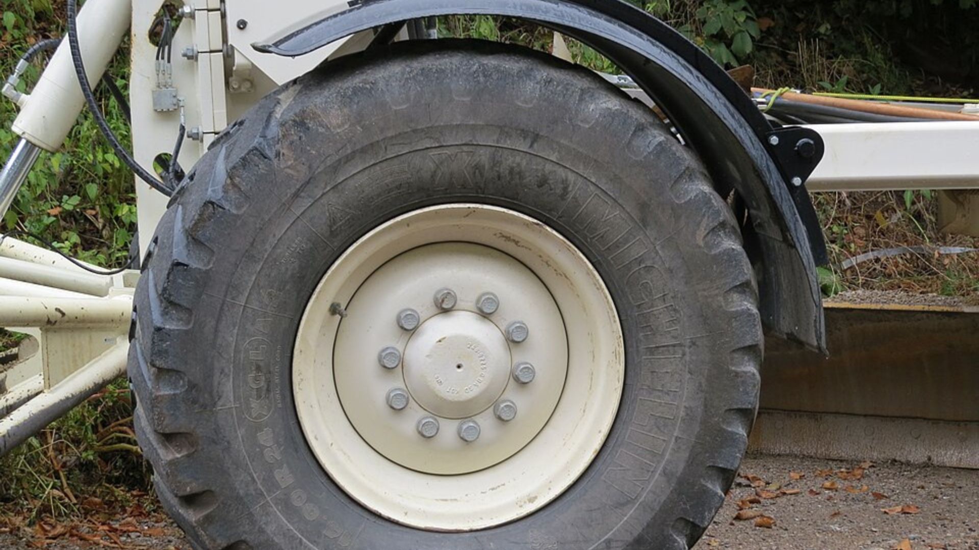 MIT uses sacrificial bonds to toughen plastics for impact-resistant electronics, tires