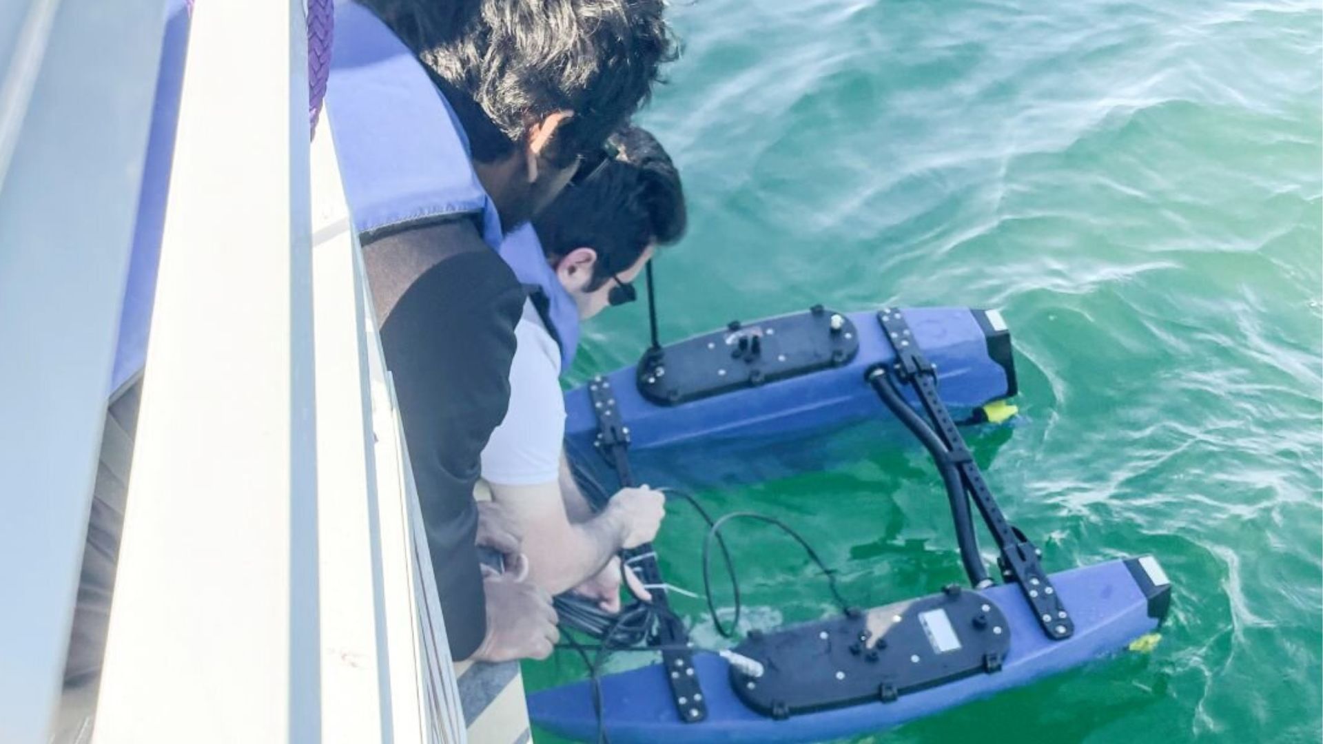 New 10-watt antenna helps underwater robots communicate across 2,296 feet