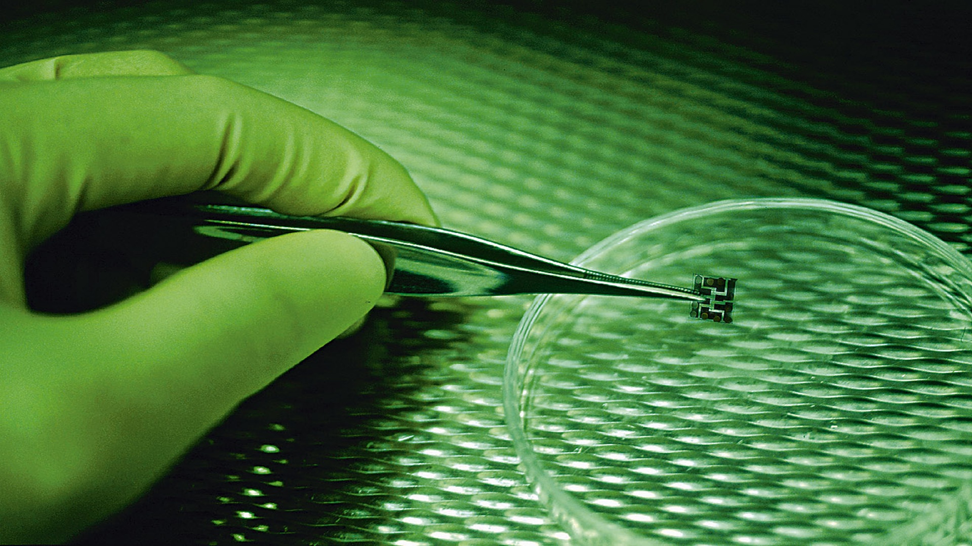 New atom-level calculations show transistors could shrink below 4 nanometers