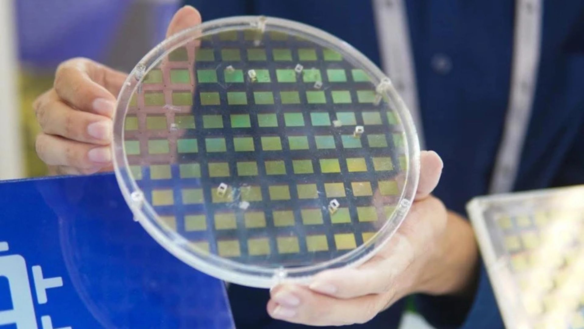 New zinc oxide-tellurium transistor replaces 75% of semiconductor components