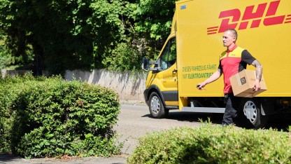 Ohne Bargeld: DHL bietet Kartenzahlung bei Nachnahme und Zoll
