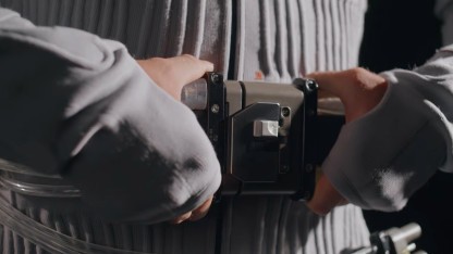 Prada x Axiom: Mondastronauten tragen ein Unterkleid von Prada