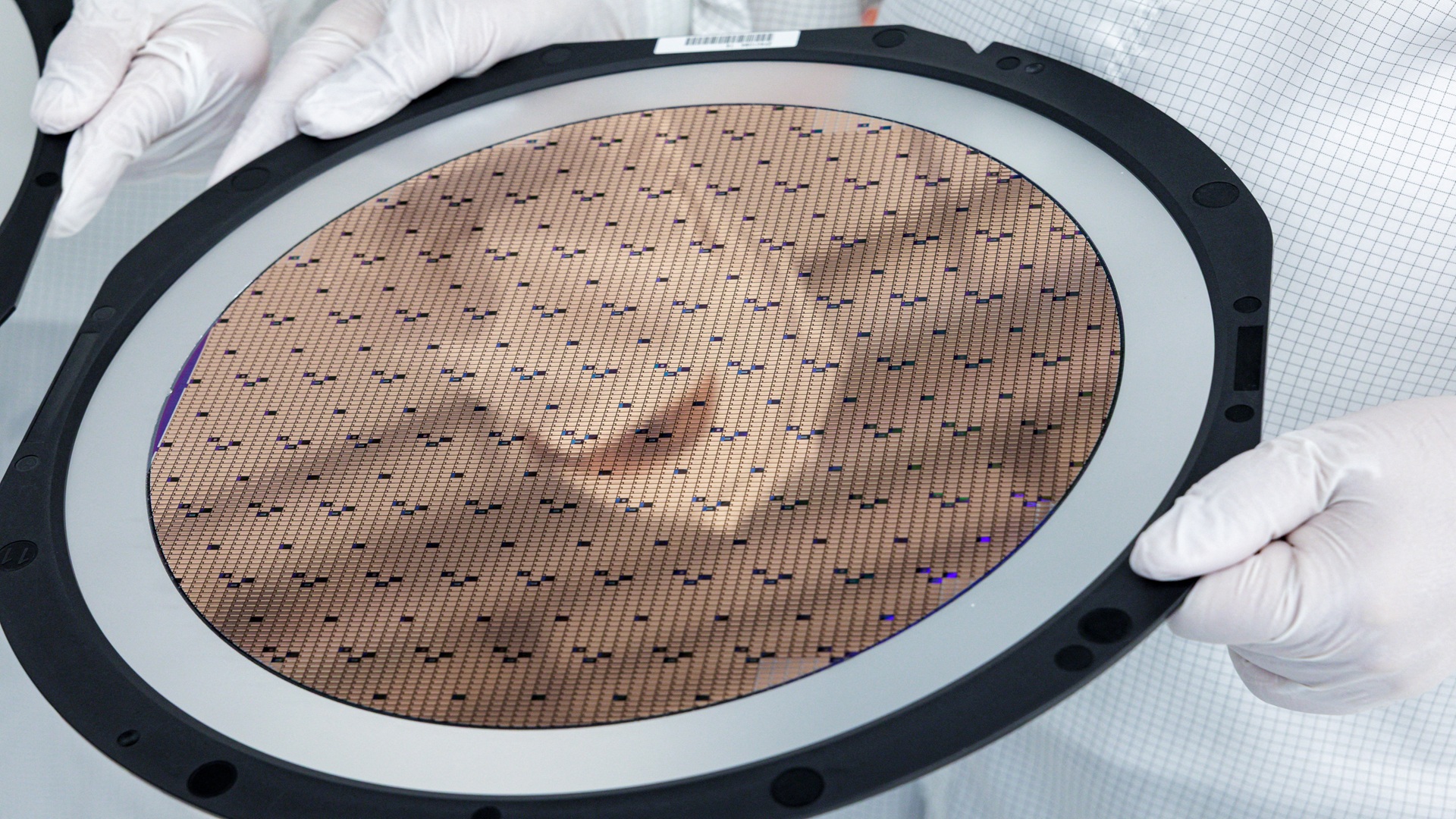Silicon chip creates 64 DNA sequences in parallel using electric currents and water