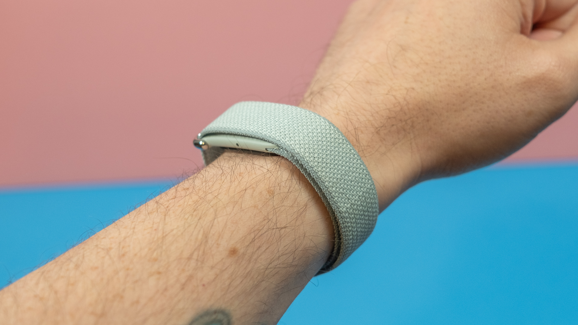 The Fitbit Air is a good wearable weighed down by a chatty AI “coach”