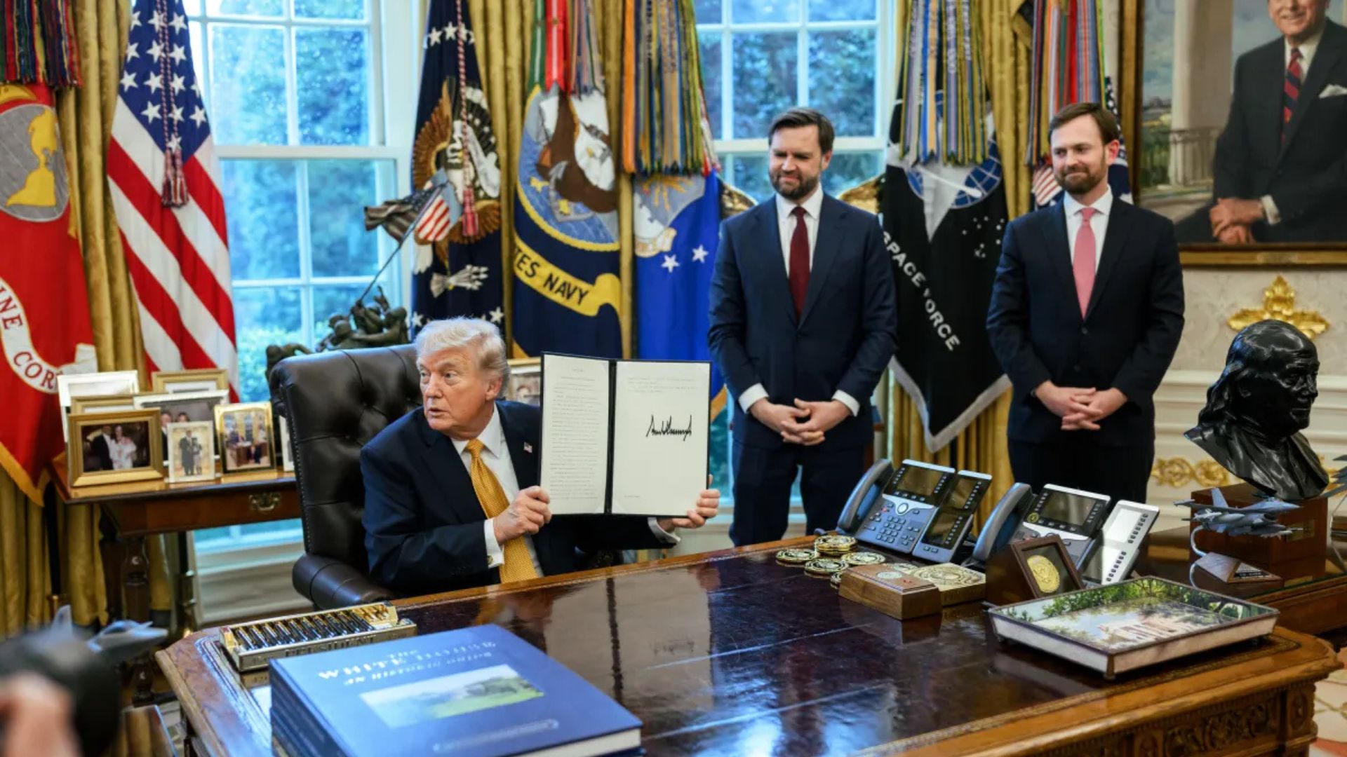 Trump signs executive order granting US early access to frontier models before launch