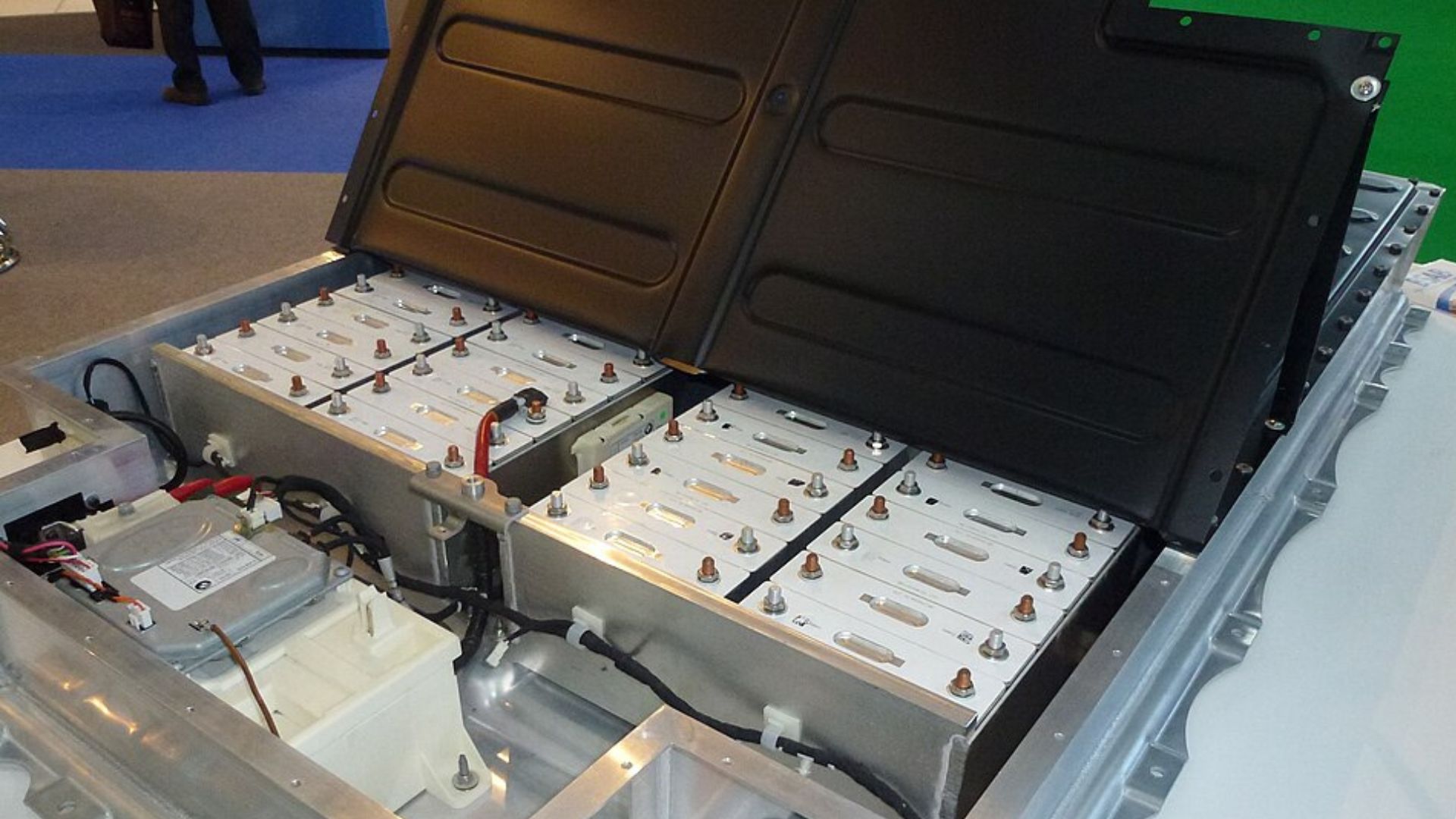 US student aims to build lithium battery alternative for extreme cold operations