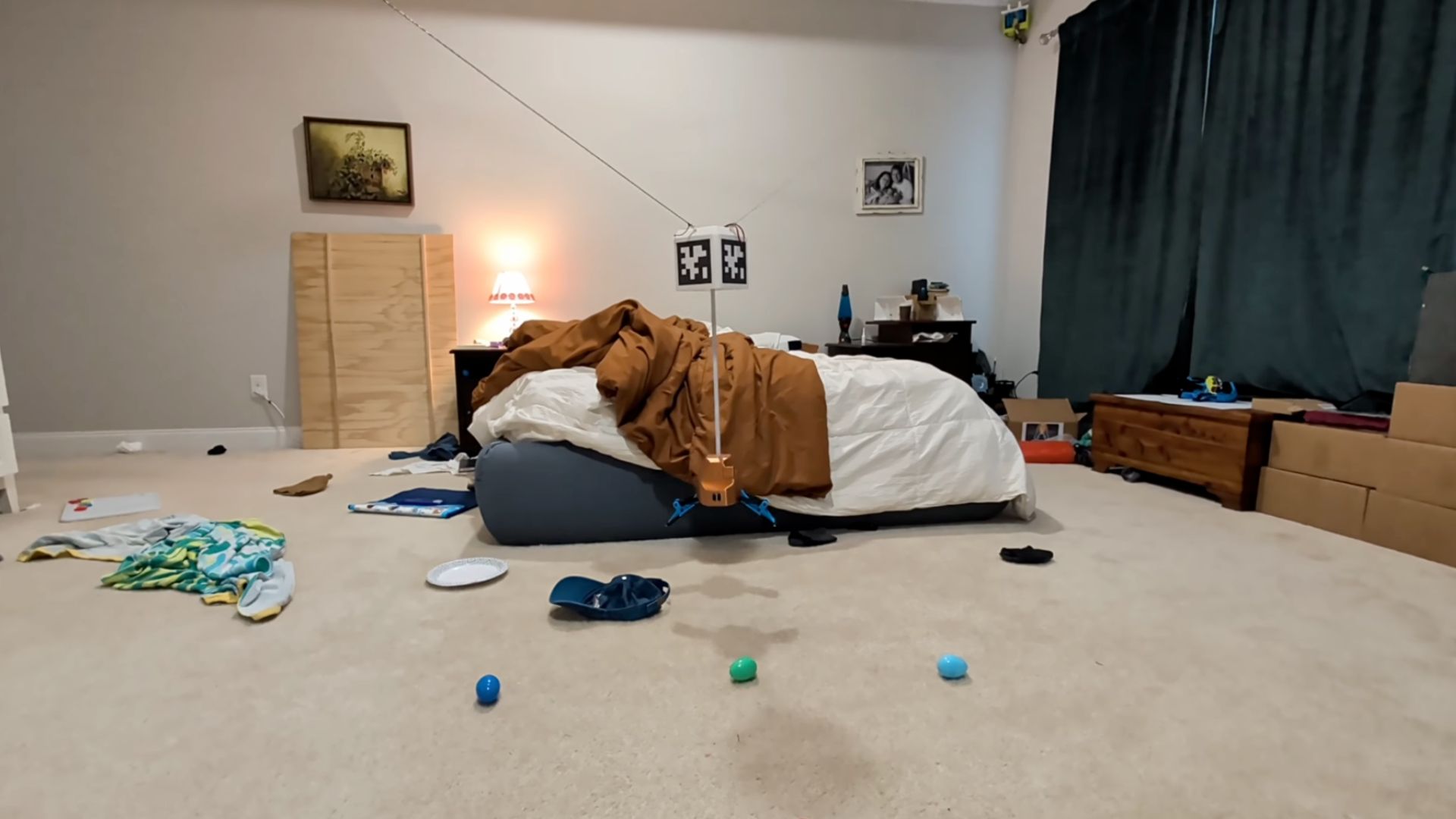 Video: Ceiling-mounted DIY robot picks up toys, clothes, and household clutter