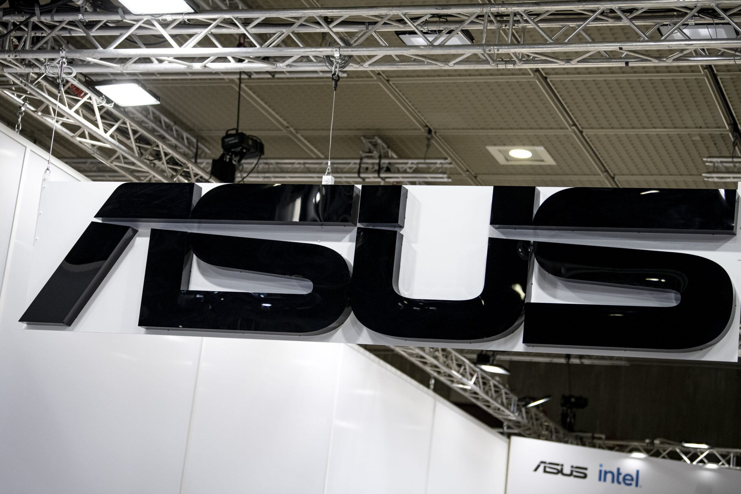 A standalone Xbox Ally X20 OLED handheld is coming soon from Asus