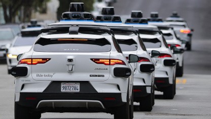 Alkohol und Spielzeugpistole: Waymo verpfeift Jugendliche an Polizei