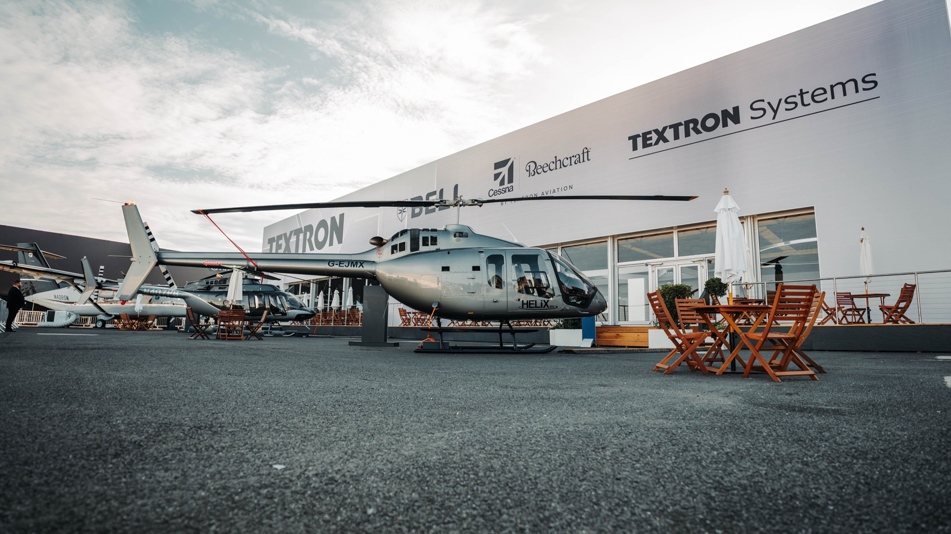 Bell delivers 700th Bell 505 at Farnborough with 390,000 flight hours logged worldwide