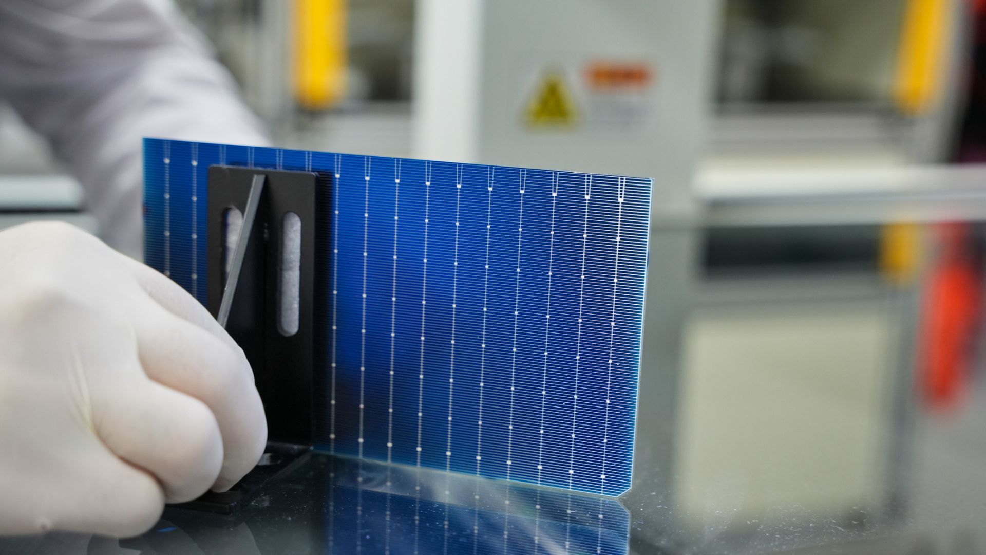 China: New perovskite-organic tandem solar cell achieves 28.04% efficiency