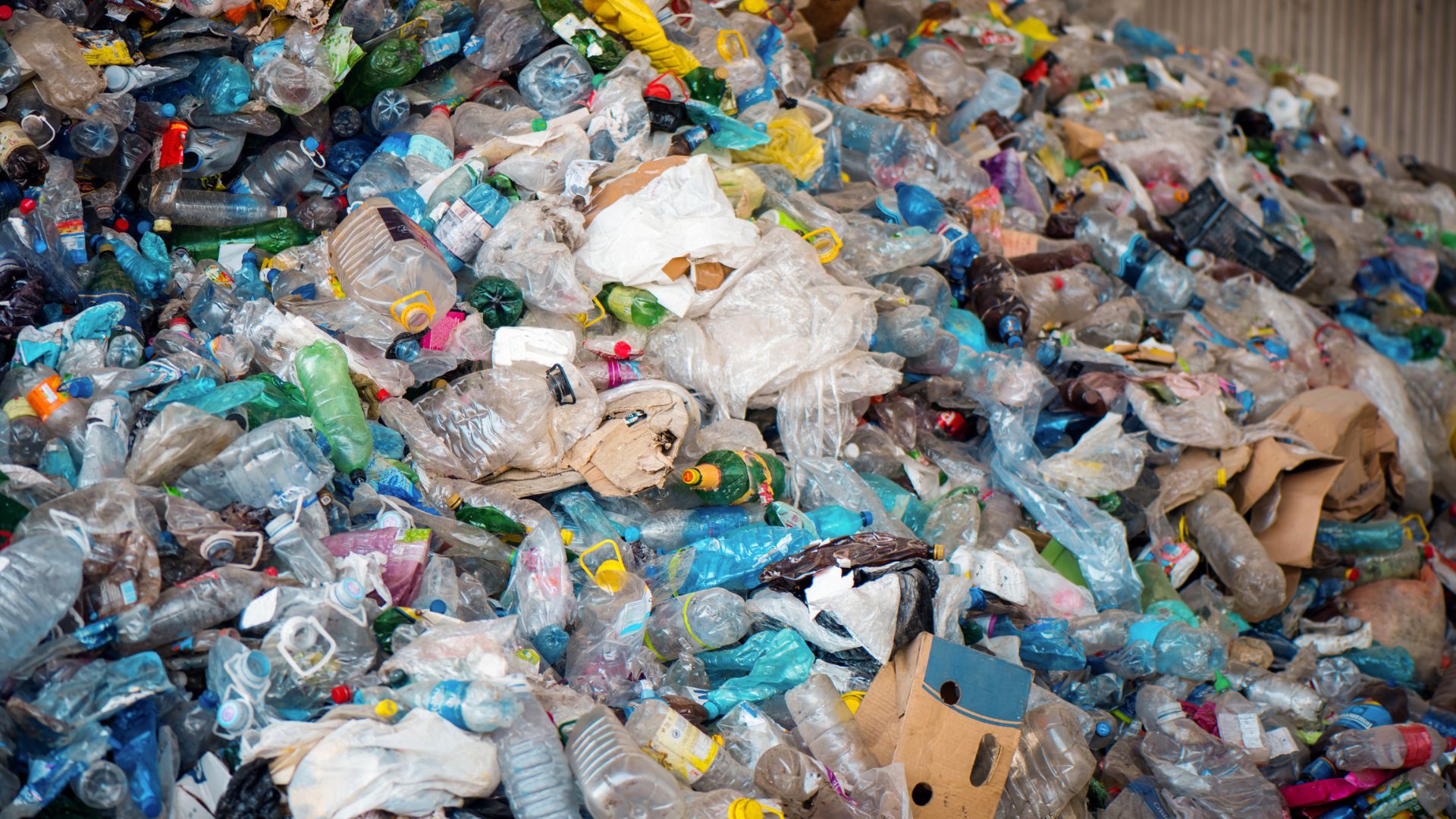 China’s new method turns stubborn plastic waste into jet fuel with 82% yield
