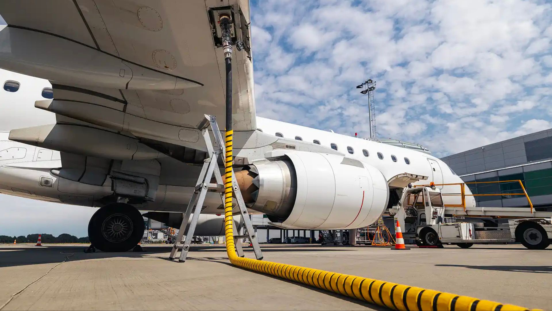 Could hydrogen fuel aviation by 2050? NASA-backed study evaluates five alternatives