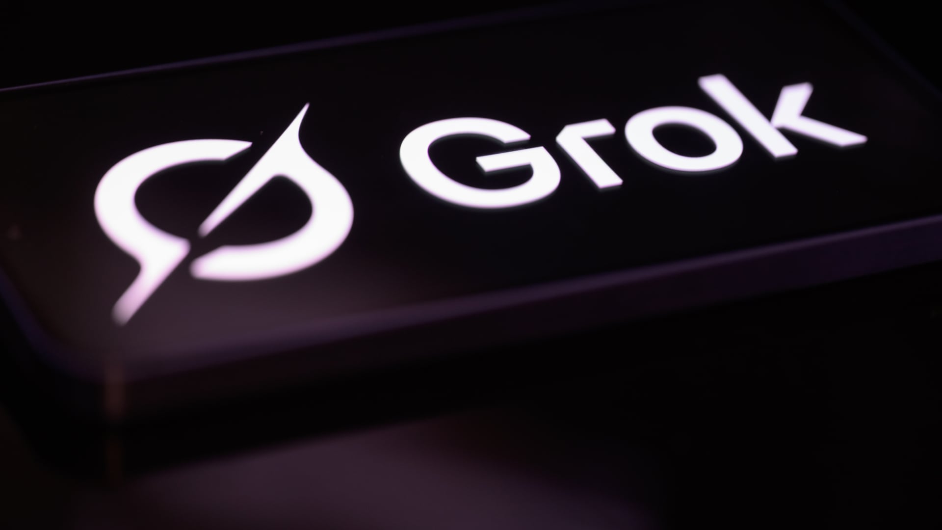 Elon Musk says Opus-class Grok 4.5 is about to launch