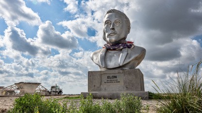 (g+) SpaceX: The town that Elon Musk built