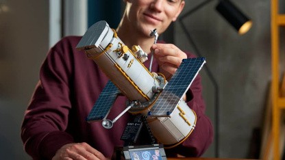 Icons 11382: Lego bringt großes Hubble-Weltraumteleskop aus 1.252 Steinen