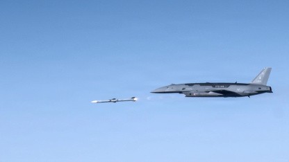 Kampfdrohne: US-Luftwaffe feuert Rakete von Loyal Wingman ab