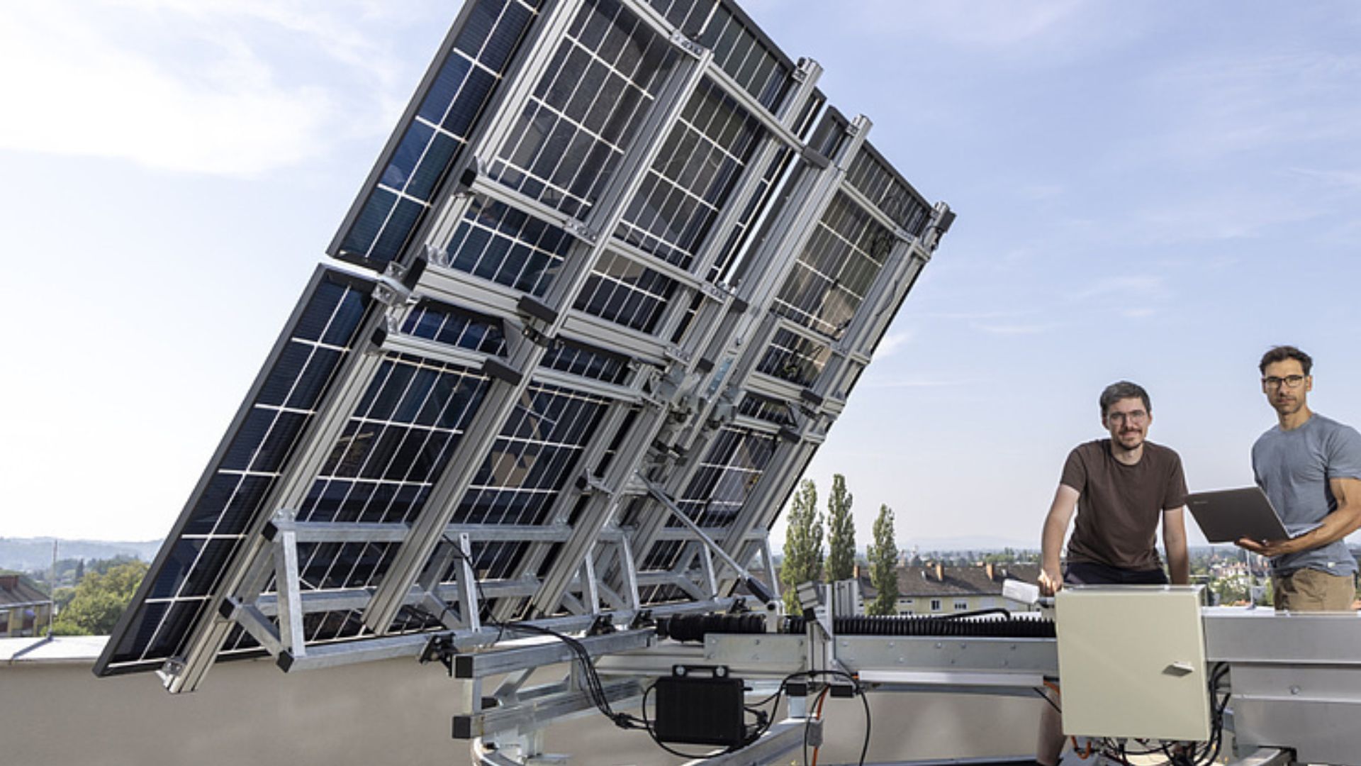 New solar panel auto-folds to avoid hail and storm damage, boosts yield by 40%