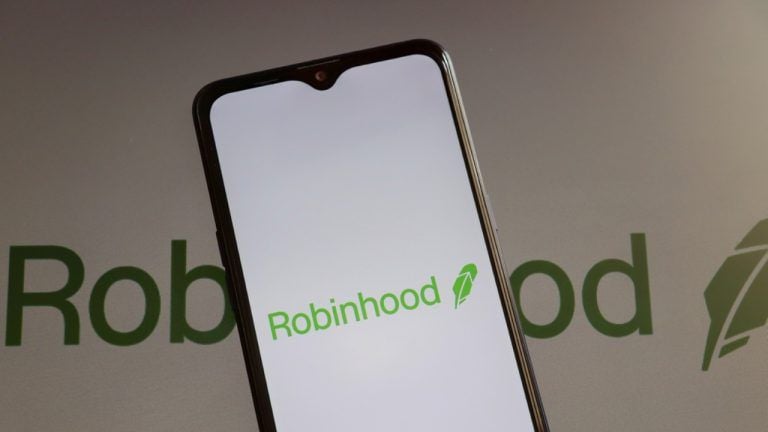 Robinhood Chain Tops $560 Million in Daily DEX Volume, Fueled by Meme Coin Boom