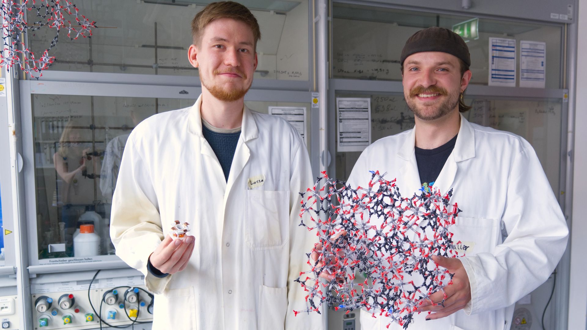 Scientists make new material that pulls 60 ounces of drinking water from air everyday