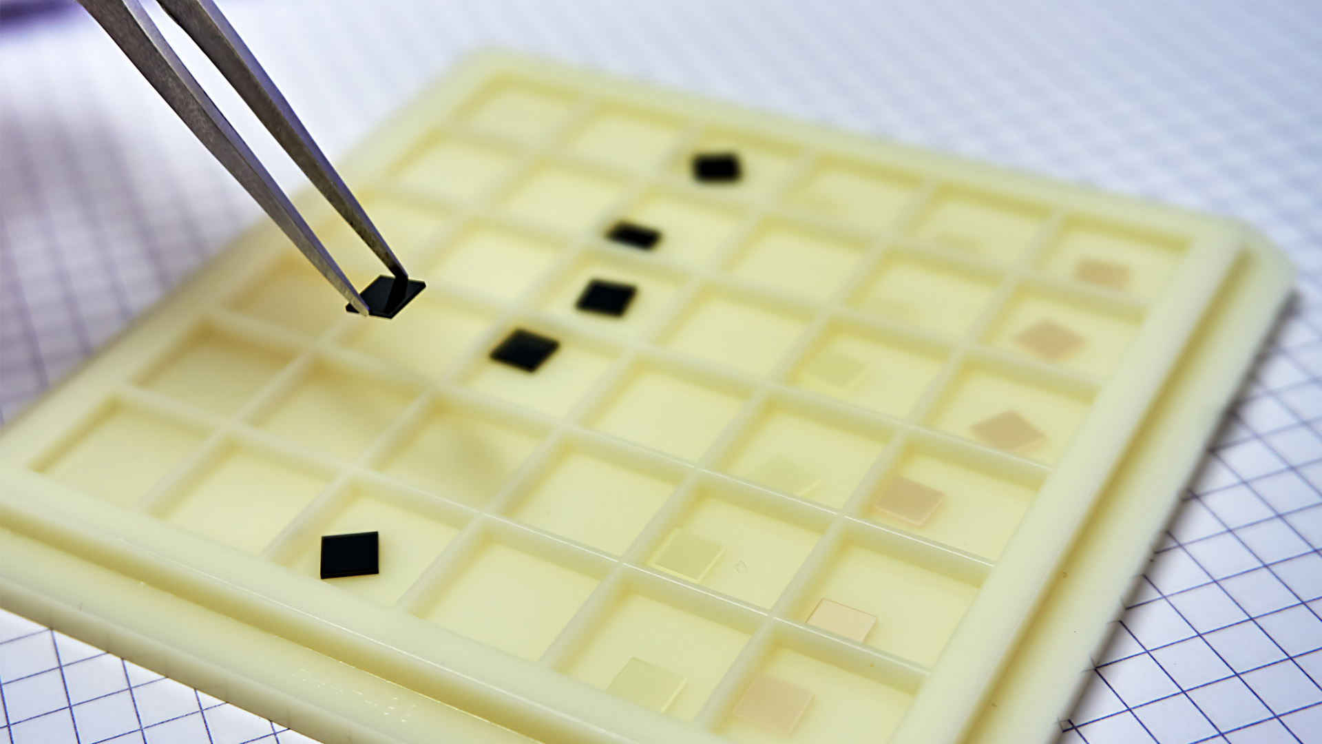 Simple molecular tweak reveals how to control excitons in 2D perovskites