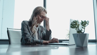 Studien zu Wissensarbeitern: Arbeitsfrust durch KI-Einsatz steigt