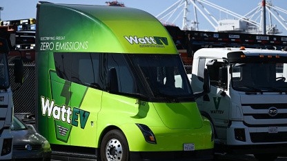 Tödlicher Auffahrunfall: Elektrolastwagen Tesla Semi in Unfall verwickelt