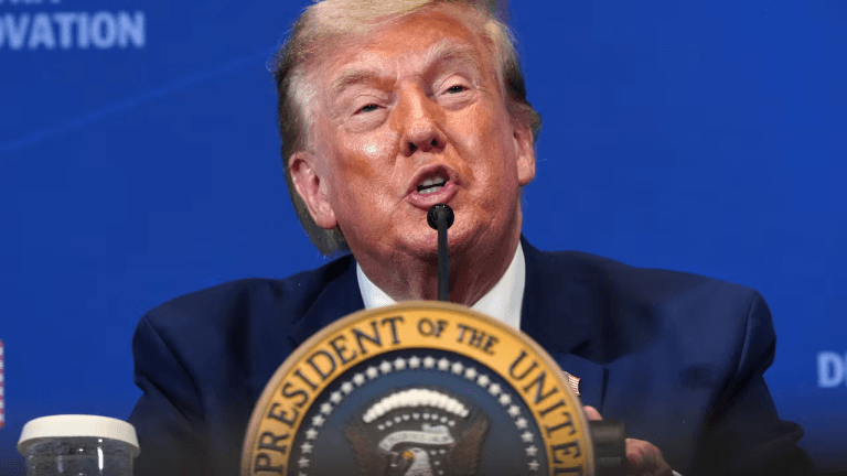 Trump Teleprompter Operator Faces Trading Ban After Alleged $100K Kalshi Windfall: Report