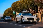 Verkehrsforscher: Waymo-Robotaxis fahren deutlich sicherer als Menschen
