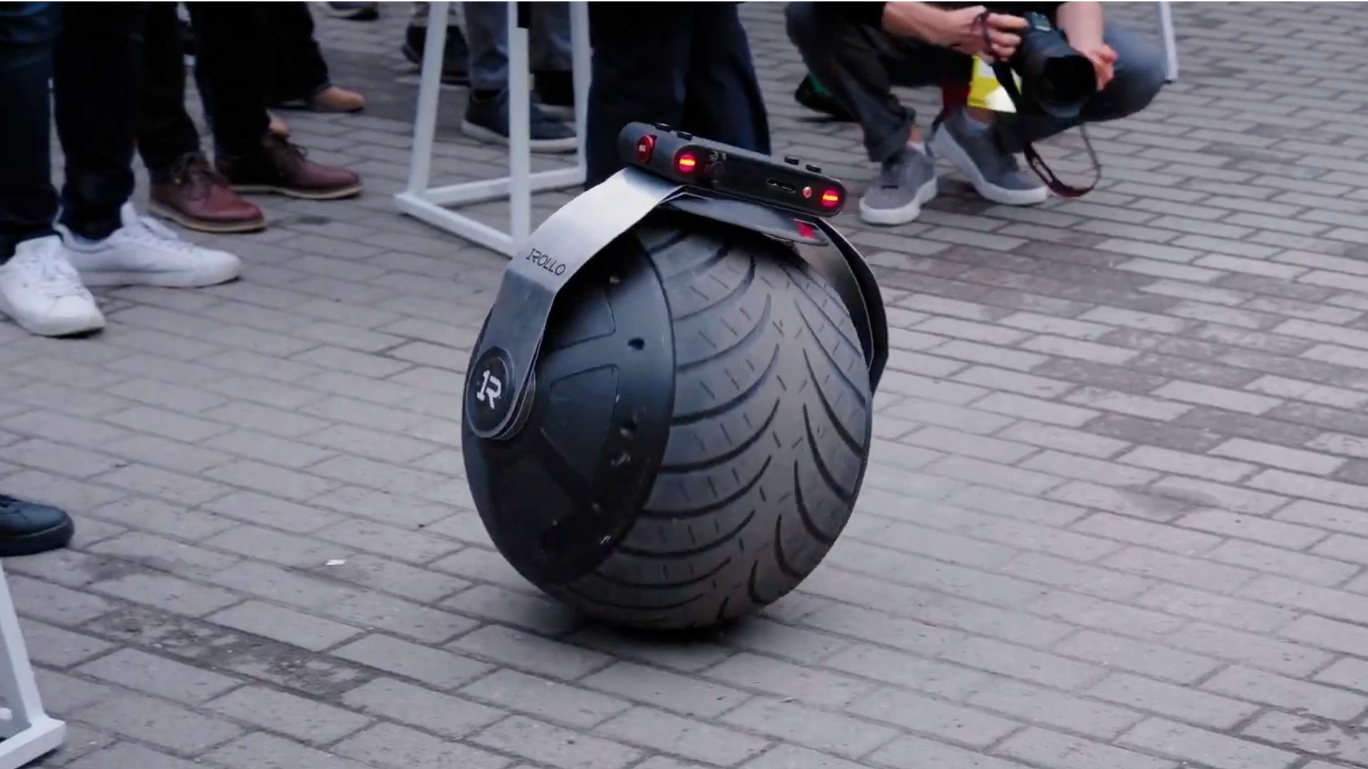 Video: Self-balancing monowheel robot promises smarter and leaner security patrols