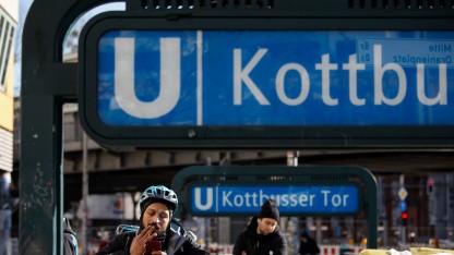 Videoüberwachung: Adesso baut KI-Verhaltensscanner für Berliner Polizei