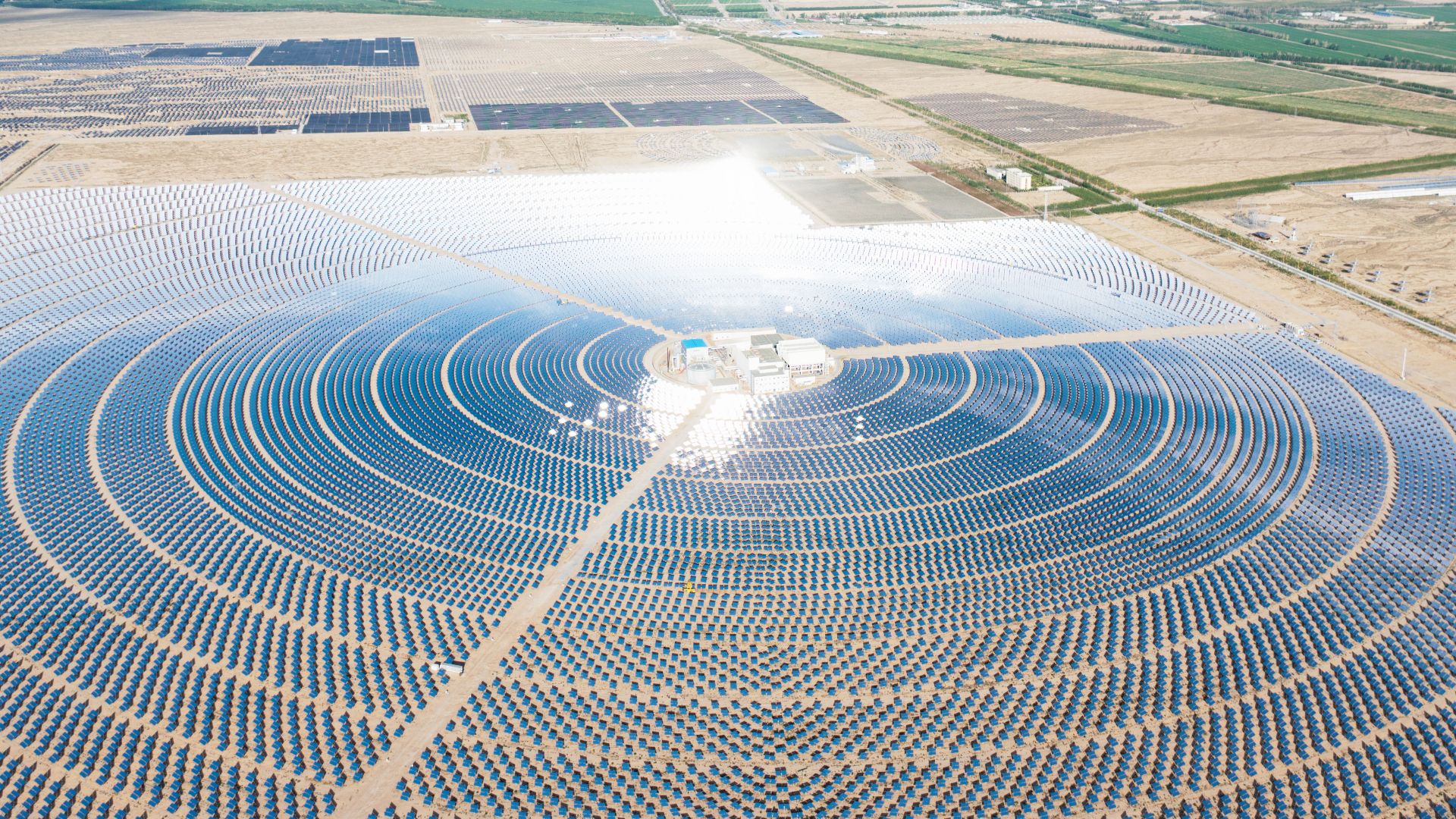 World’s largest hybrid solar plant stores energy in molten salt to supply power at night
