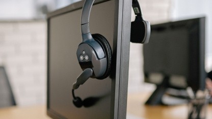 1.800 Arbeitsplätze betroffen: Polizei macht 94 betrügerische Callcenter dicht