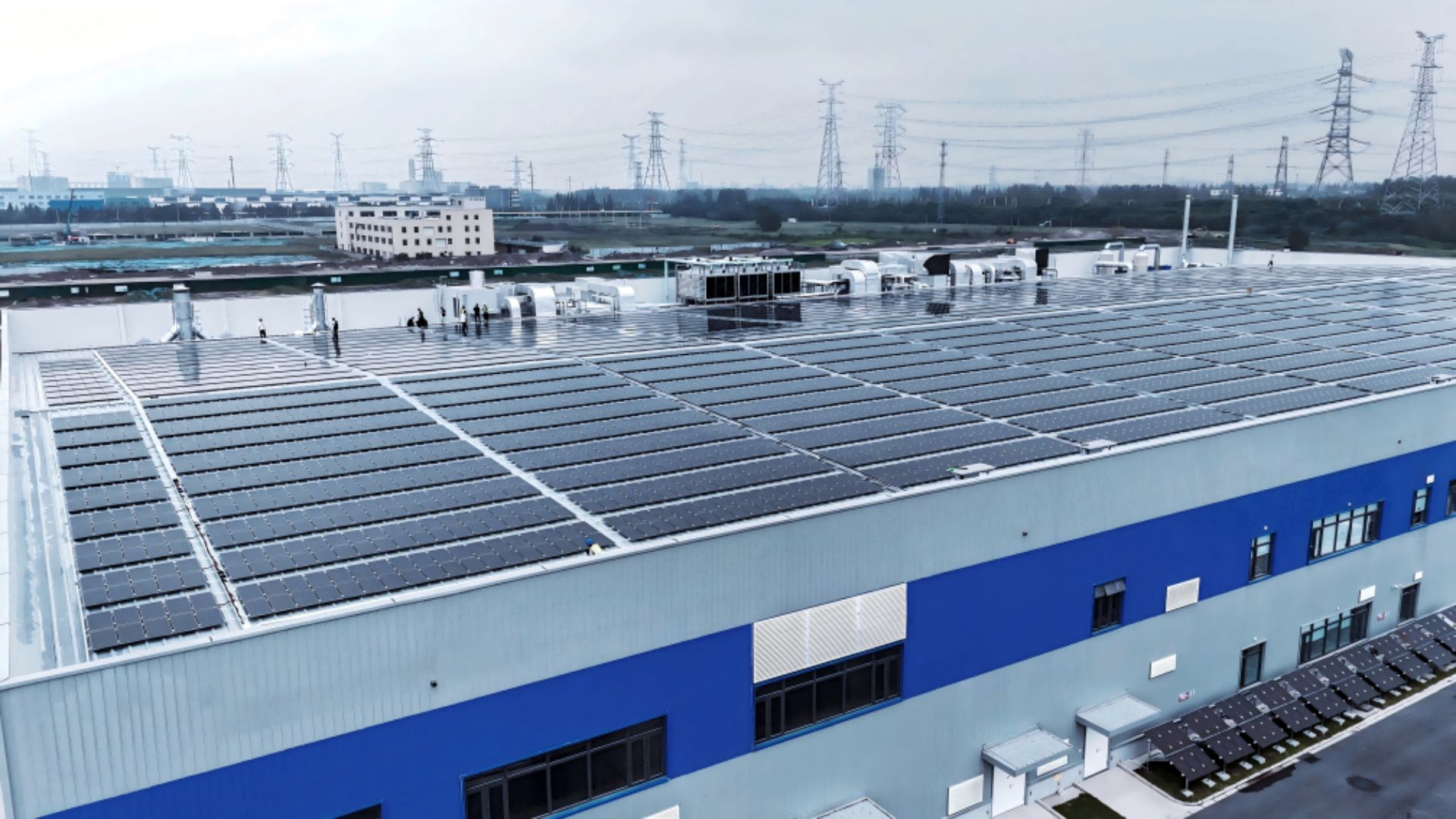 China’s record 22% efficient perovskite solar panels outdo silicon in real-world trials