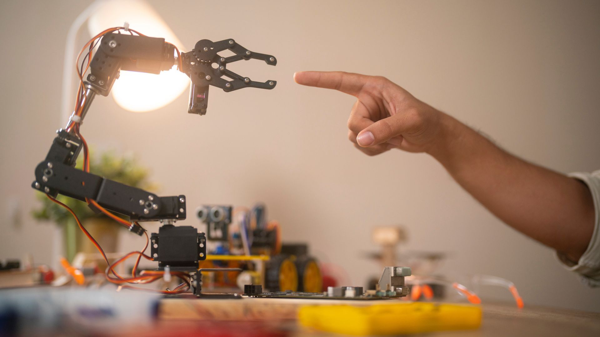 Electric-field robot sensor lets machines ‘feel’ and identify objects without touch