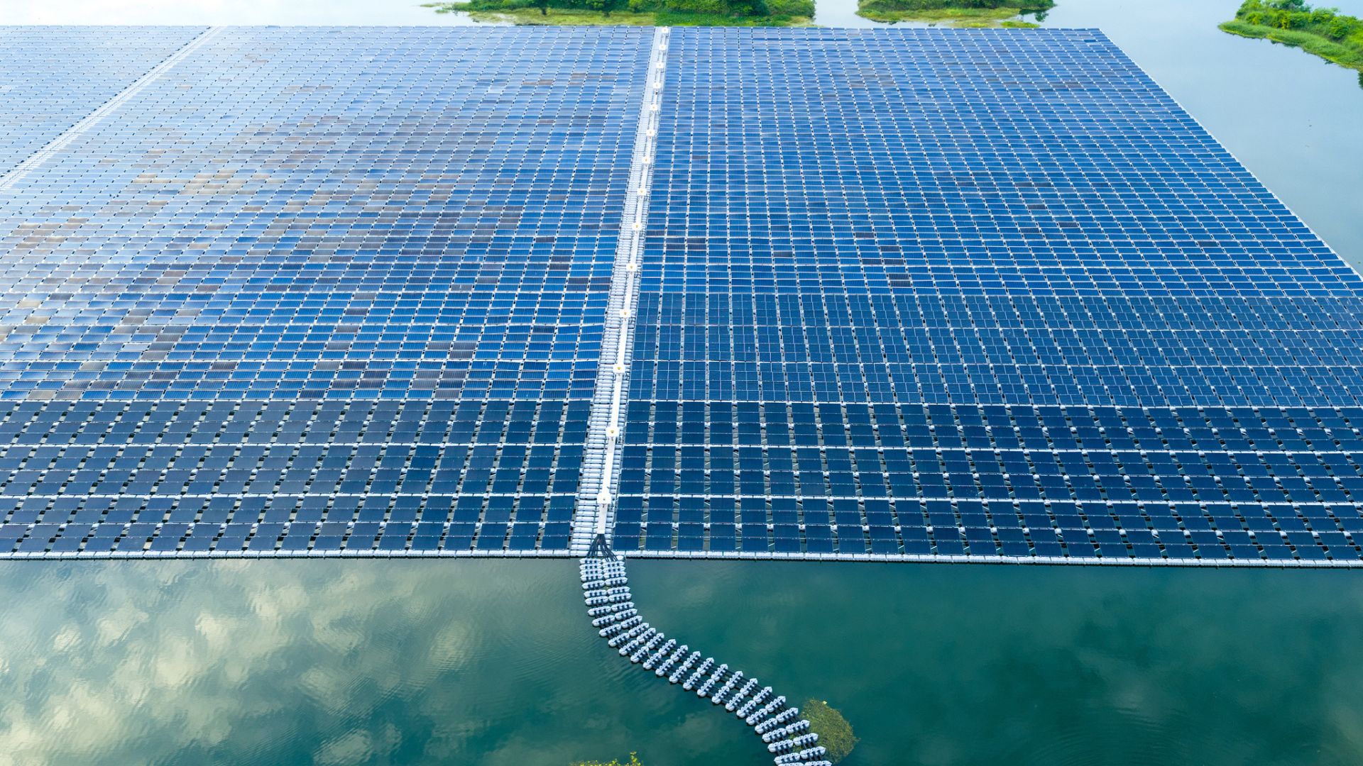 Energy giants tackle the challenges of building 1.3 GW floating solar power plants