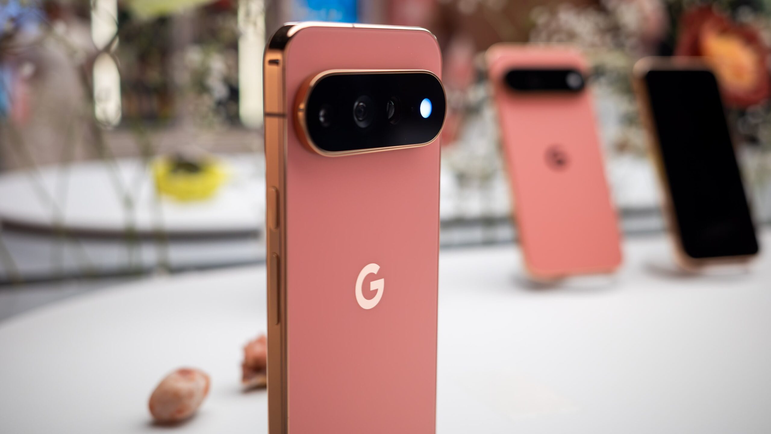 Google Pixel phones are getting emoji size settings