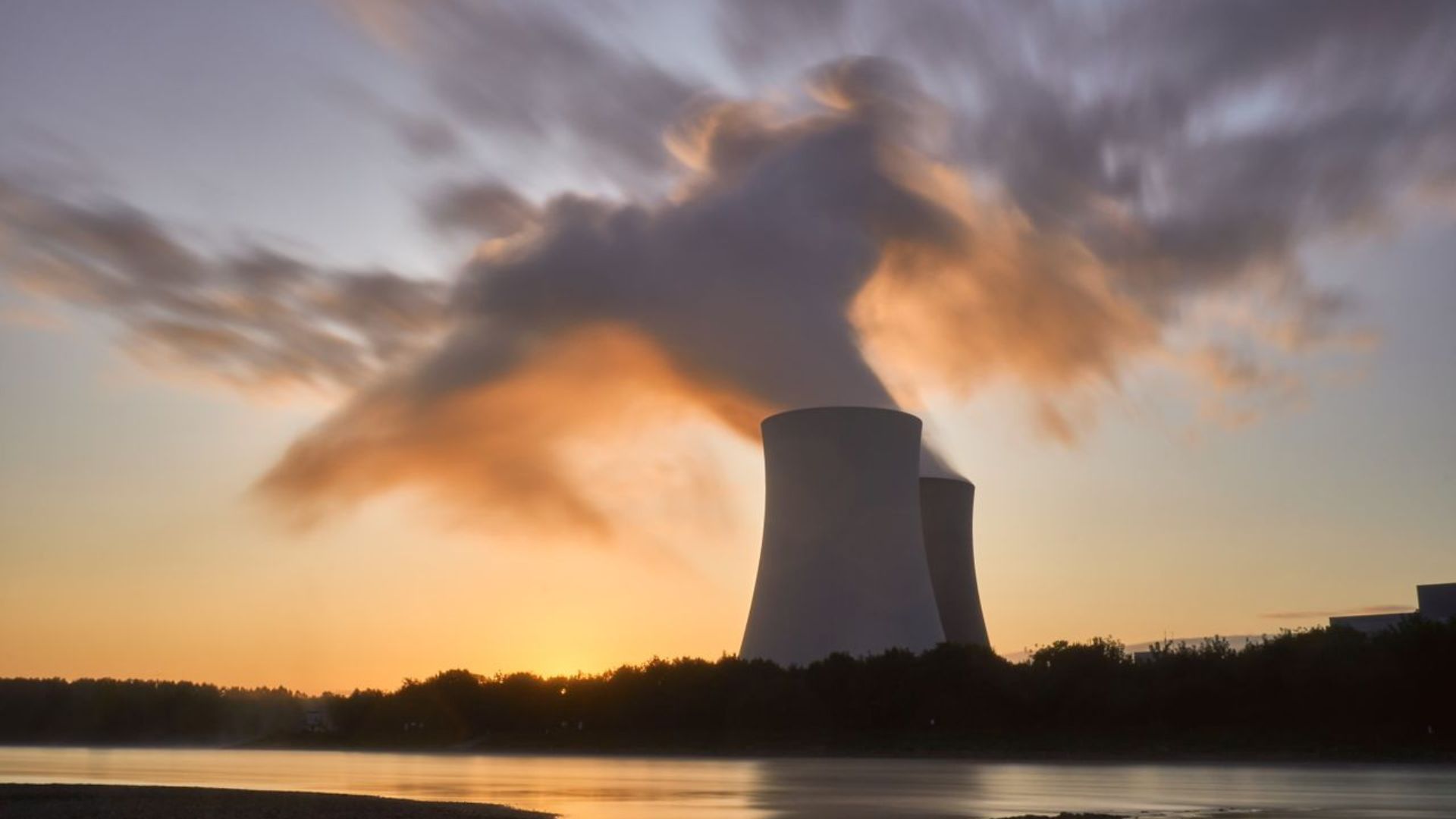 How sinking 260-feet barges could keep a 2,000 MW nuclear plant operational