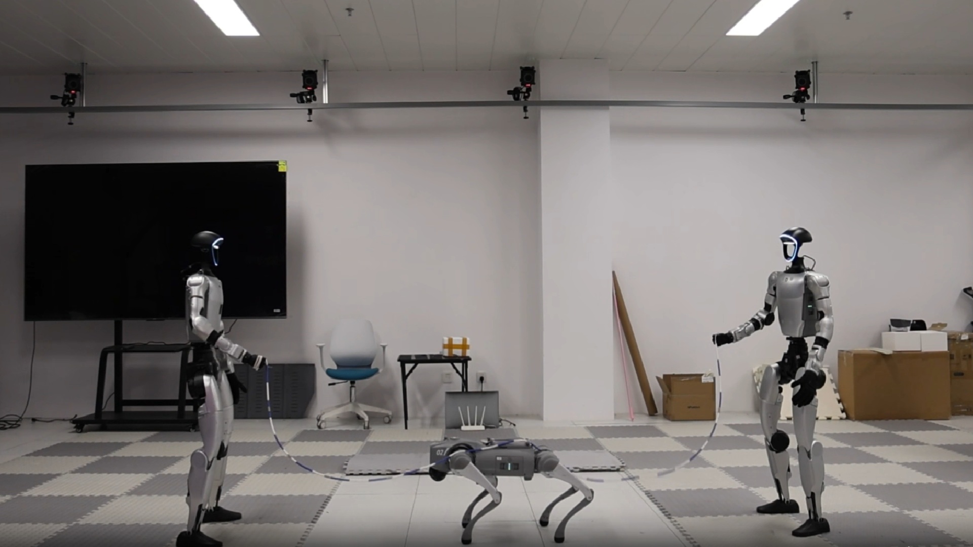 Humanoid robots pull off full game of long rope skipping without any help