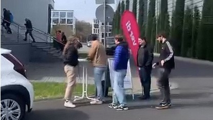 Hunderte Jobs: Stiller Stellenabbau mit KI bei 1&1