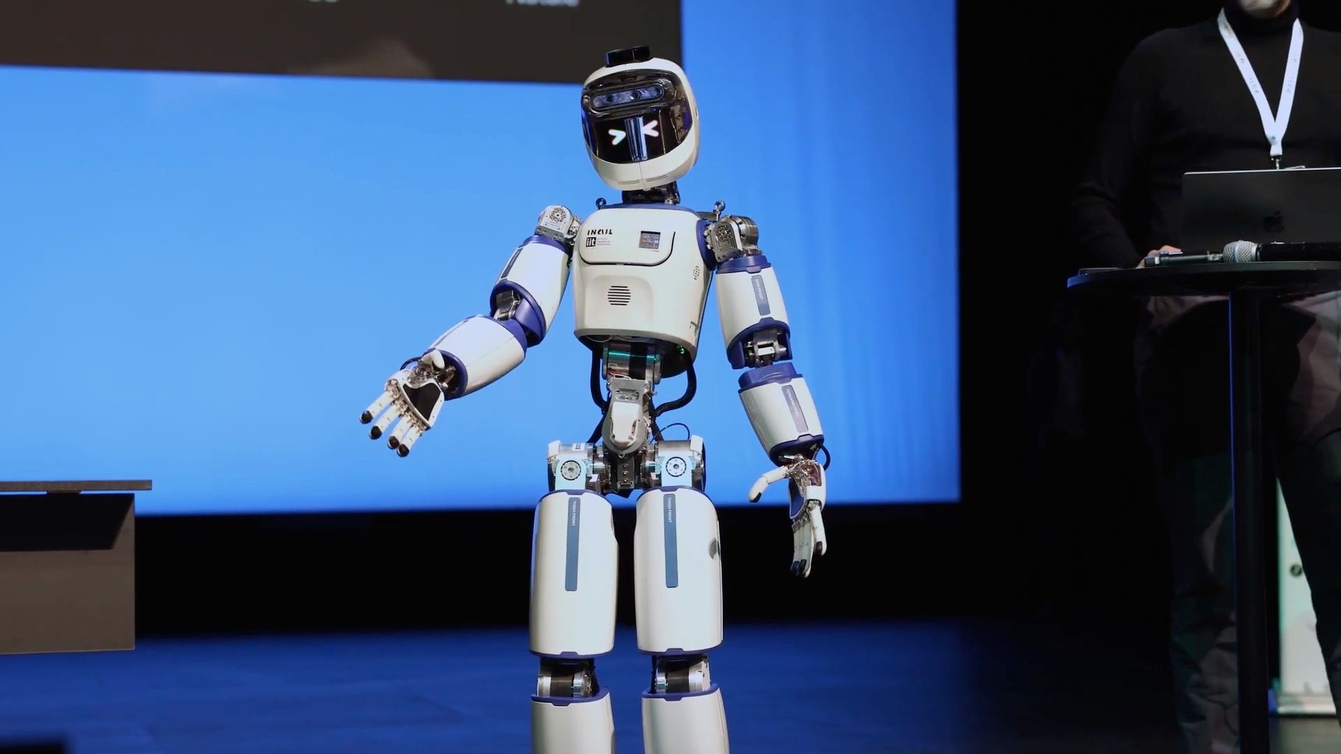 New ergoCub humanoid can adapt to human movements during shared lifting tasks