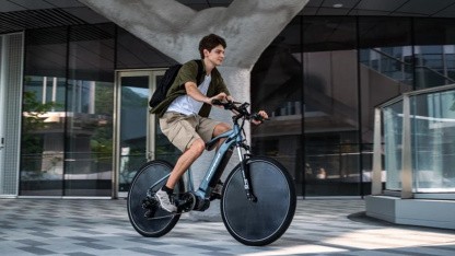 Phosgo Go 5: Dieses E-Bike lädt sich selbst über Solarpaneele in den Felgen