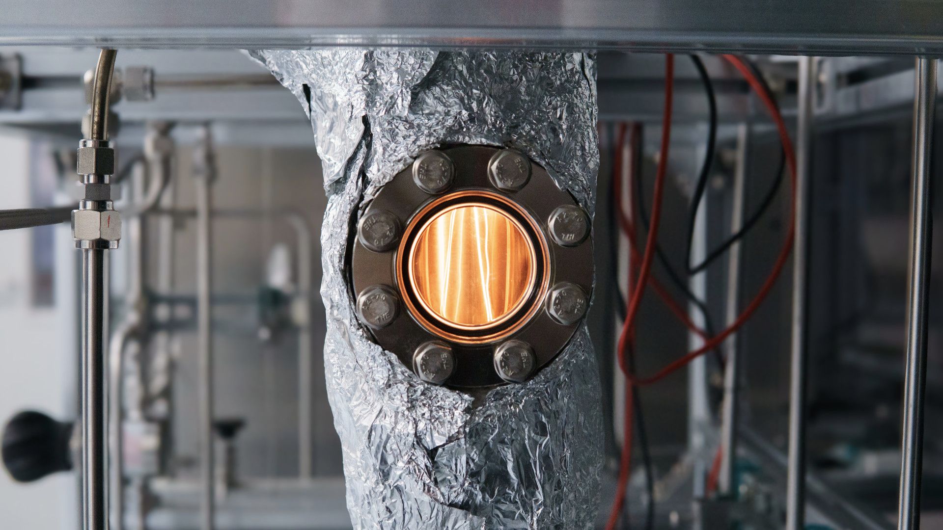 Scientists develop new lightbulb-inspired reactor that could transform industrial decarbonization