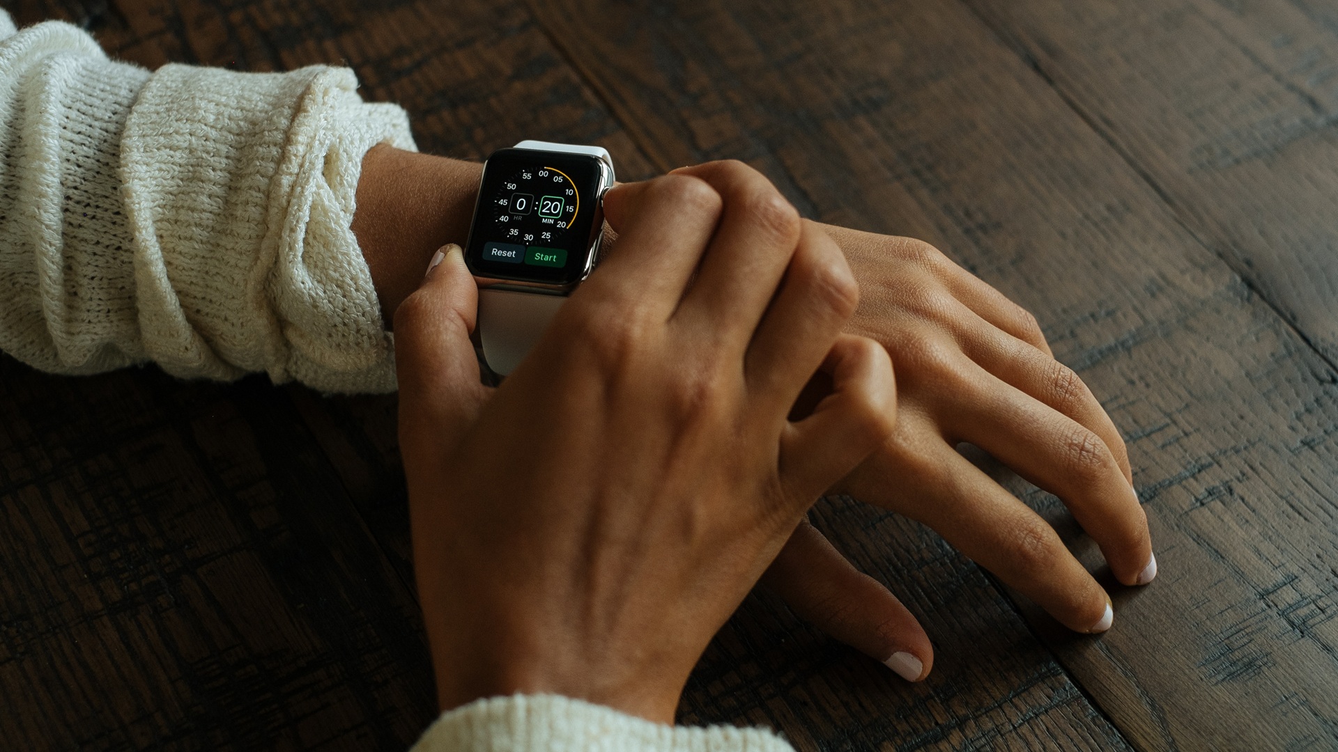 This self-sorting coating cools wearable electronics by up to 21.6°F without any power