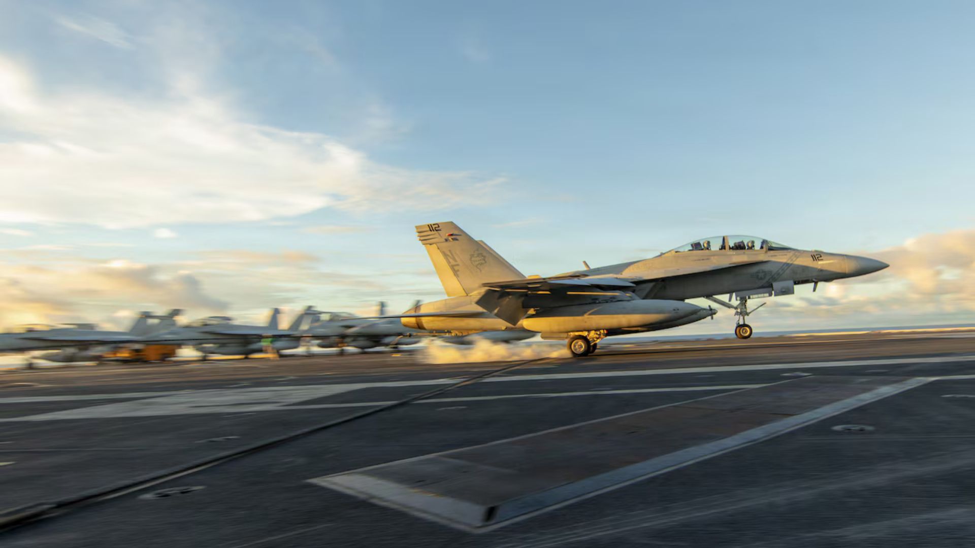 Video: 97,000-ton US aircraft carrier marks 200,000 landings with F-35C fighter recovery