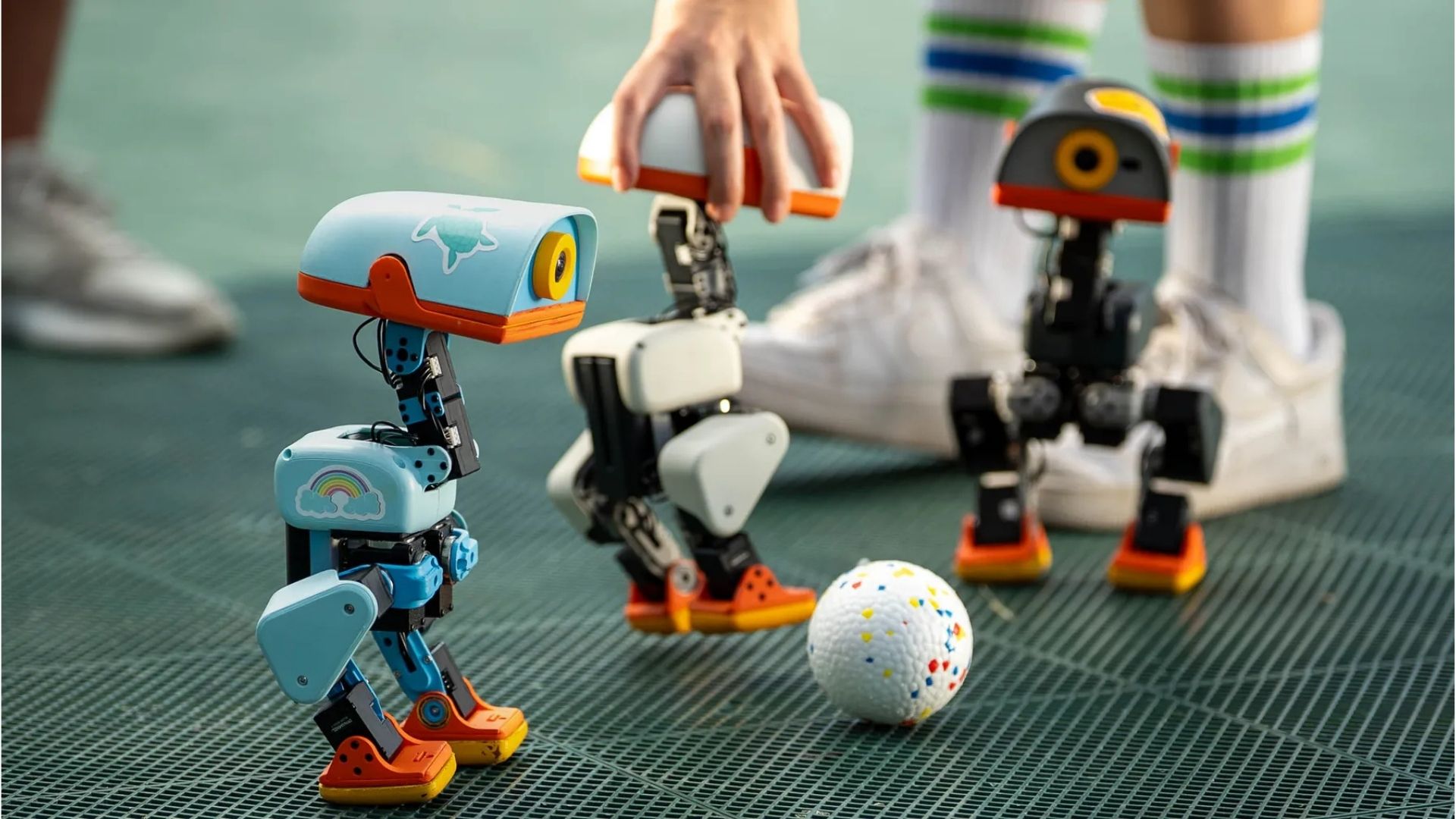 Video: Hugging Face unveils tiny duck-shaped robot that can walk, learn, skate