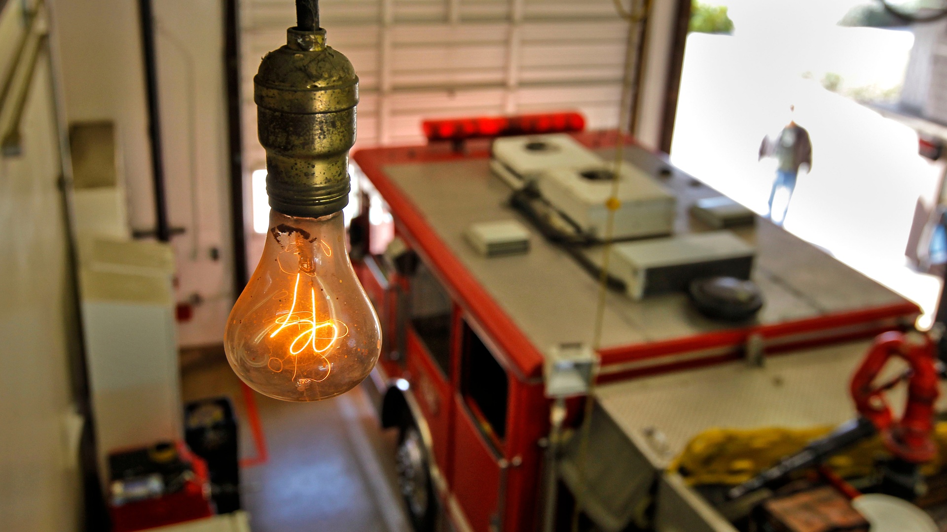 World’s oldest light bulb turns 125 and the conspiracy theory about it gets physics wrong