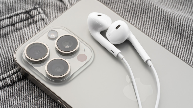Are Apple’s wired EarPods still worth buying?