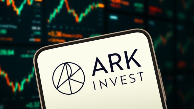 ARK Leads Bitcoin ETF $283M Selloff as XRP Funds Add $5.14M